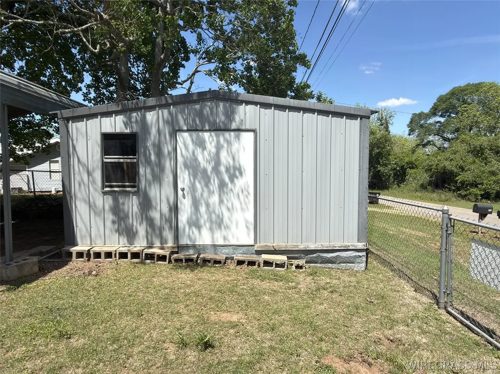 313 Fitzsimmons Street New Brockton AL 36351