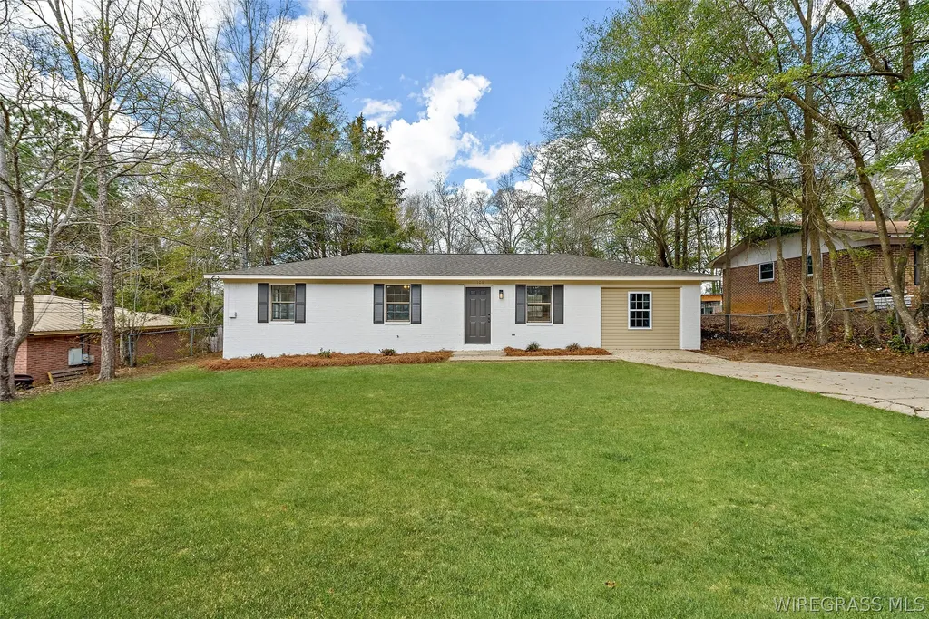 106 Oakridge Circle Enterprise AL 36330