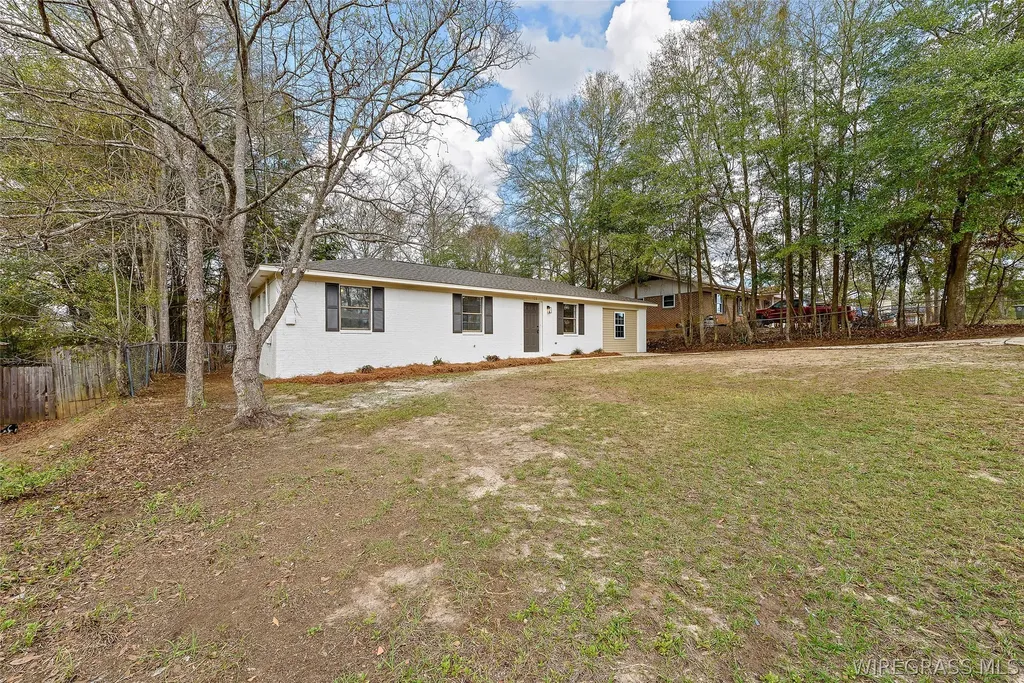 106 Oakridge Circle Enterprise AL 36330