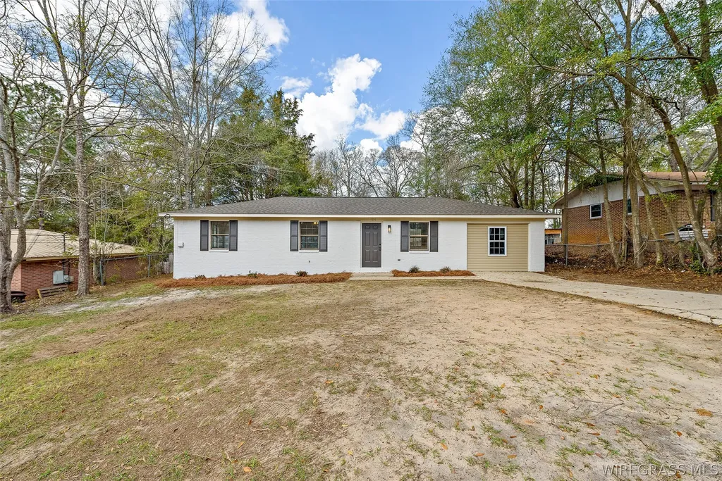 106 Oakridge Circle Enterprise AL 36330