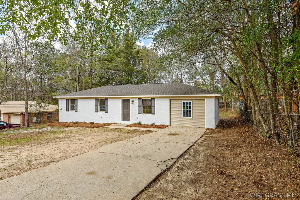 106 Oakridge Circle Enterprise AL 36330