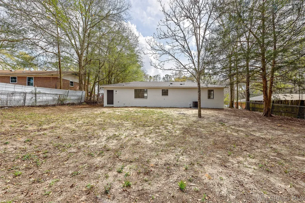 106 Oakridge Circle Enterprise AL 36330