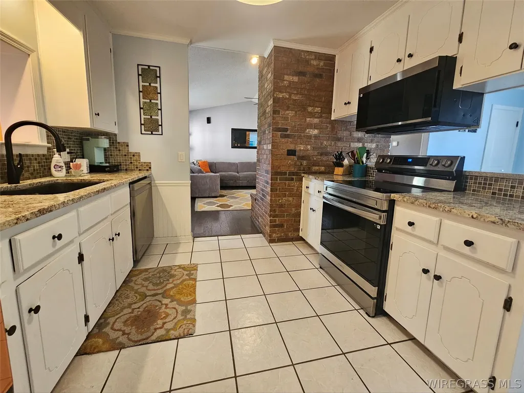 610 Chapelwood Drive Dothan AL 36305