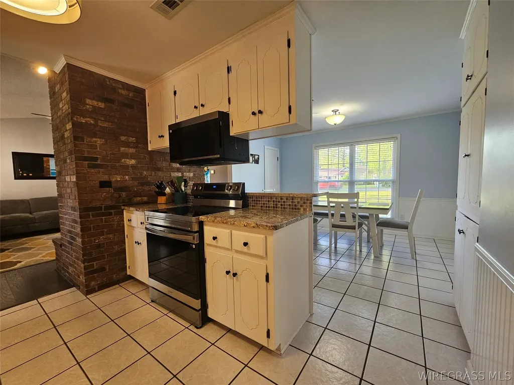 610 Chapelwood Drive Dothan AL 36305