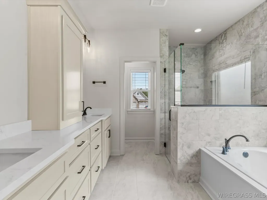 327 Lakes Drive Enterprise AL 36330