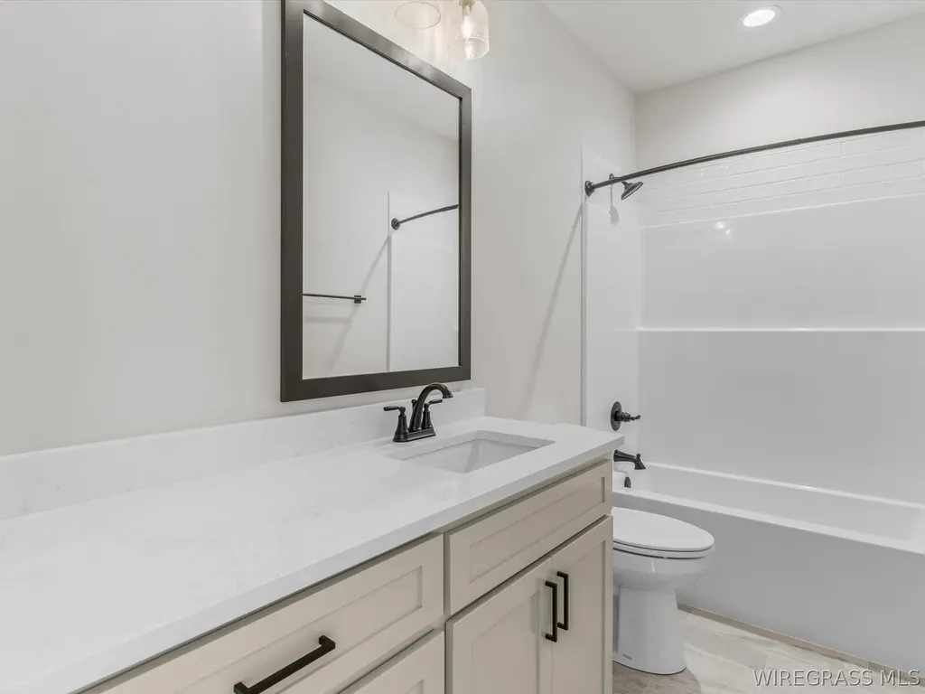 327 Lakes Drive Enterprise AL 36330