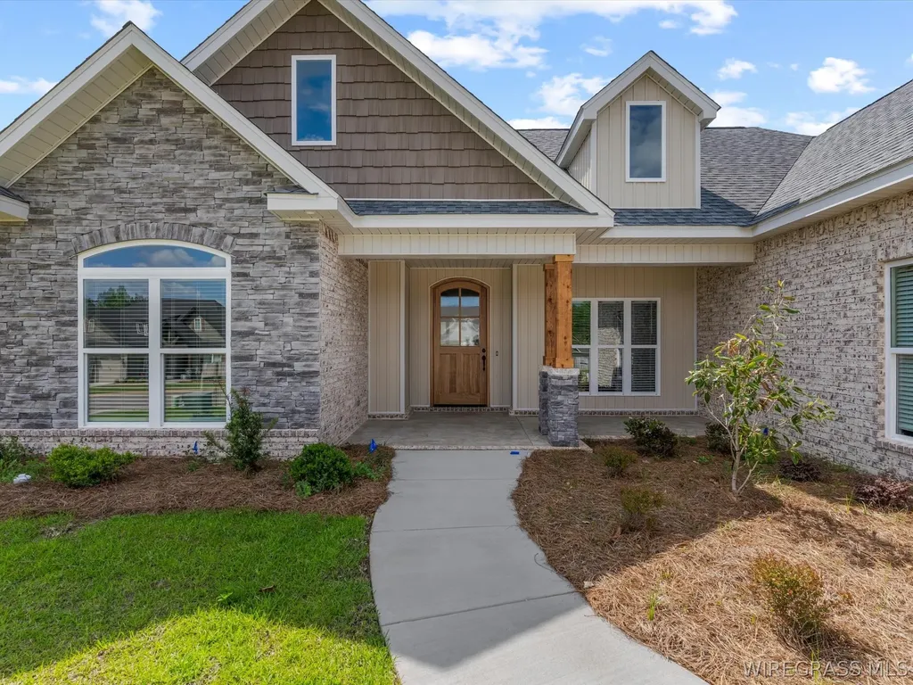 327 Lakes Drive Enterprise AL 36330
