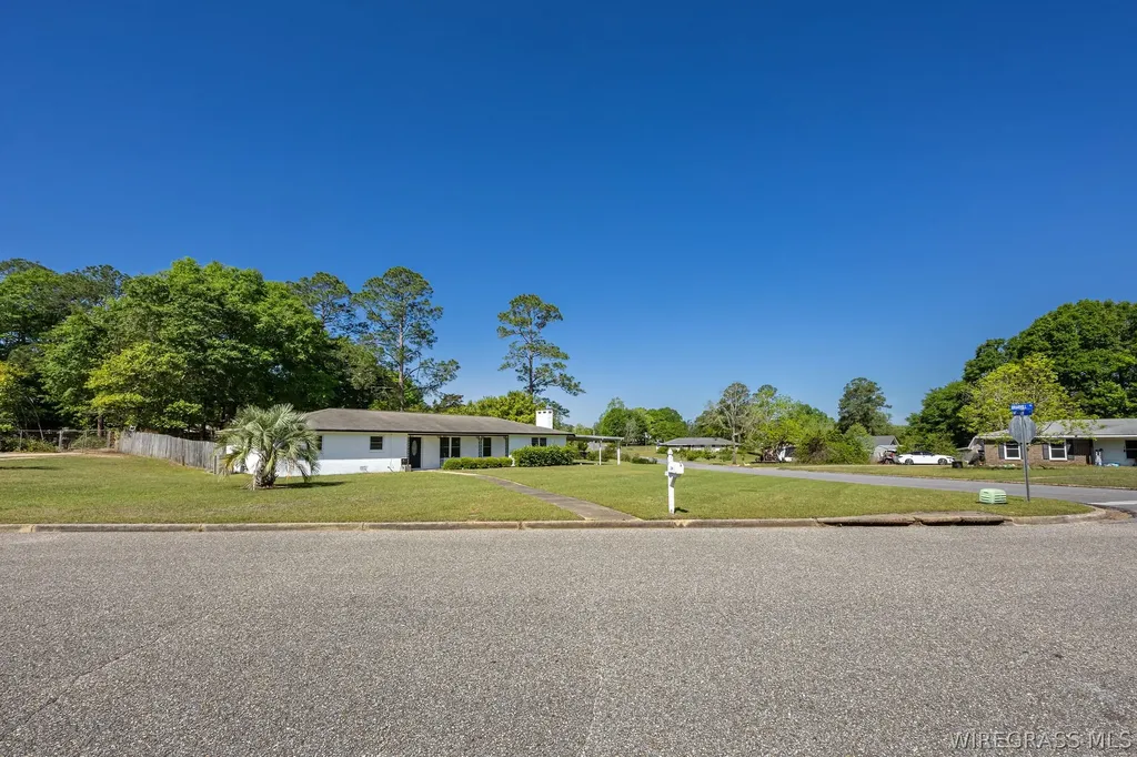 209 Briarhill Road Enterprise AL 36330
