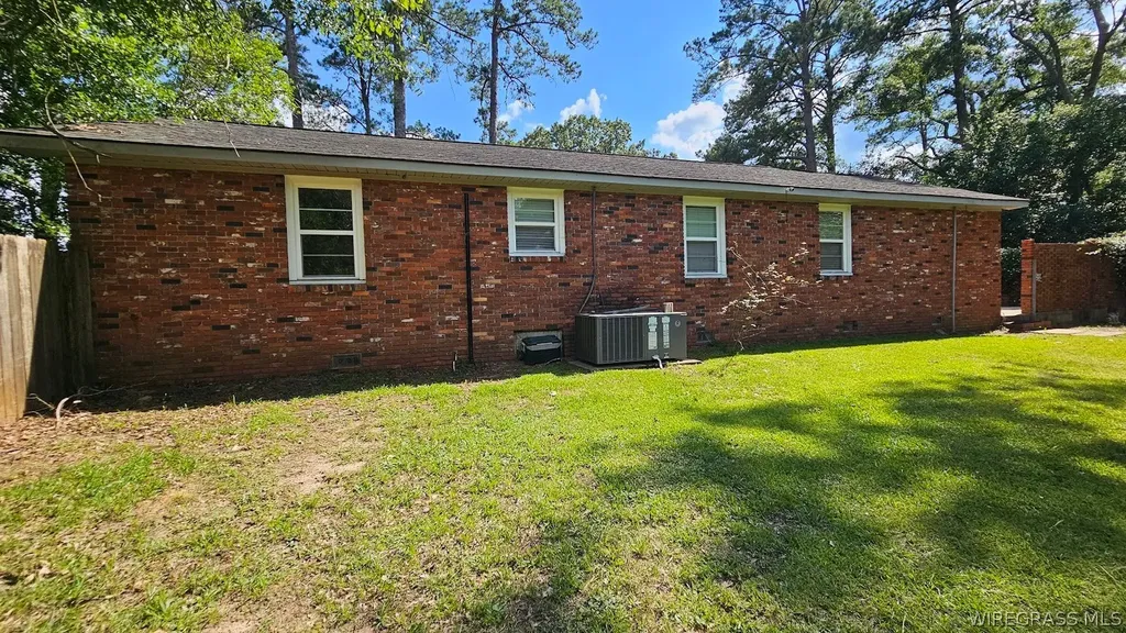 2169 Will Logan Road Ozark AL 36360