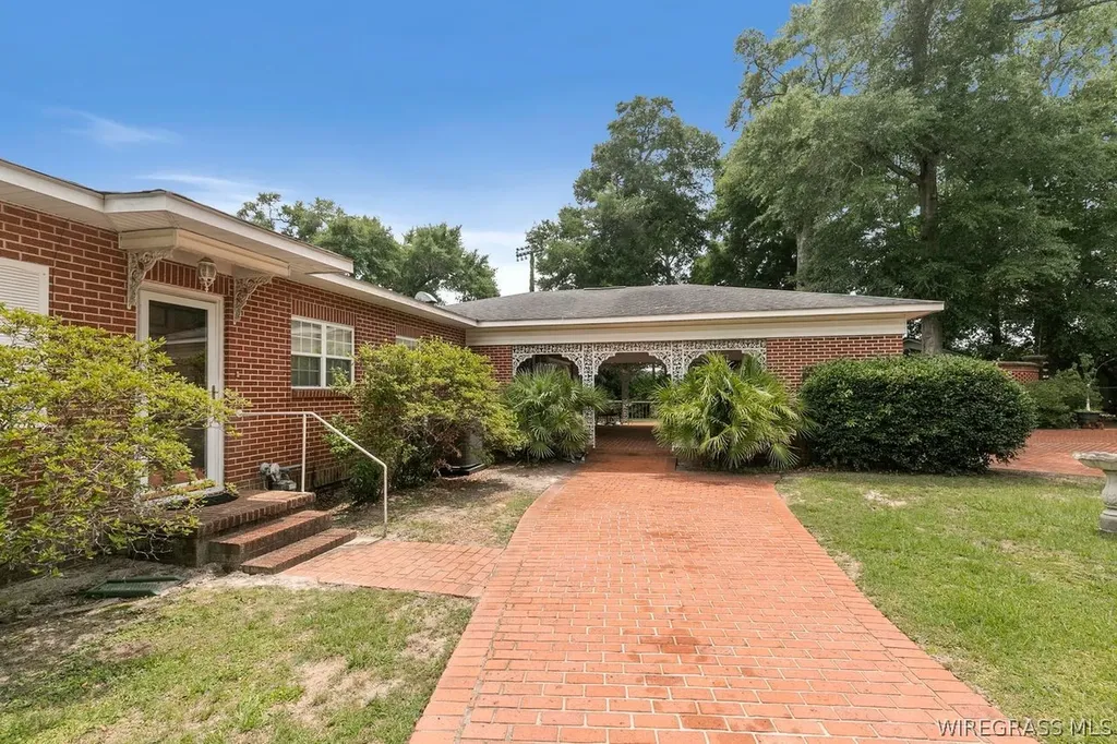 138 White Avenue Ozark AL 36360
