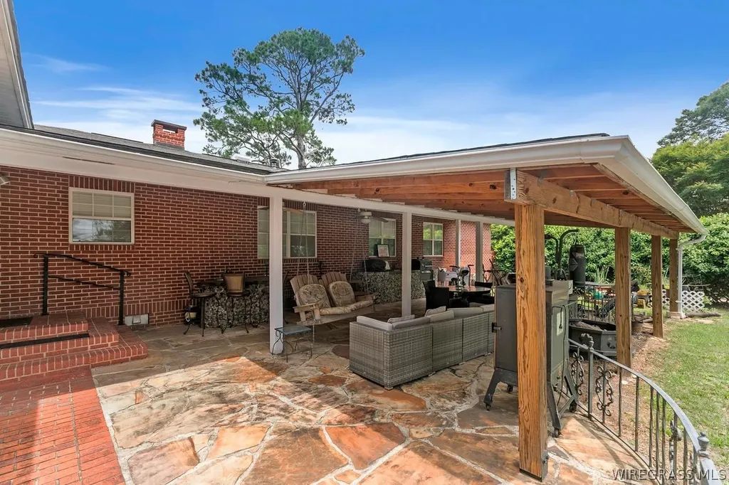 138 White Avenue Ozark AL 36360