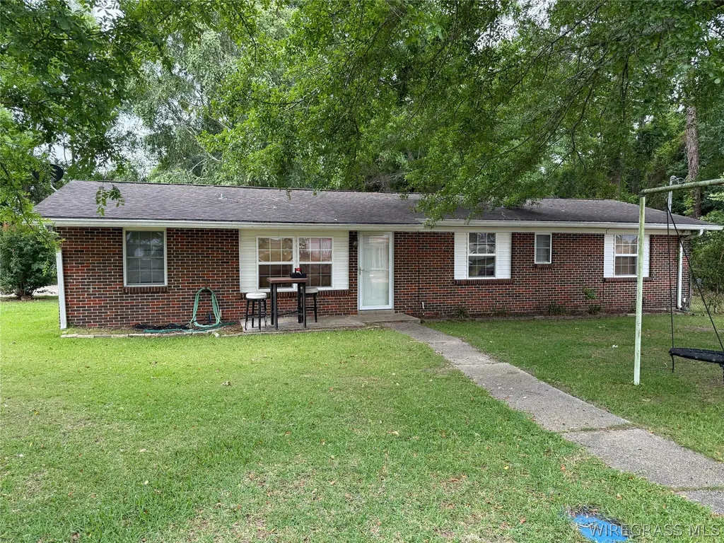 1203 W Pine Avenue Geneva AL 36340