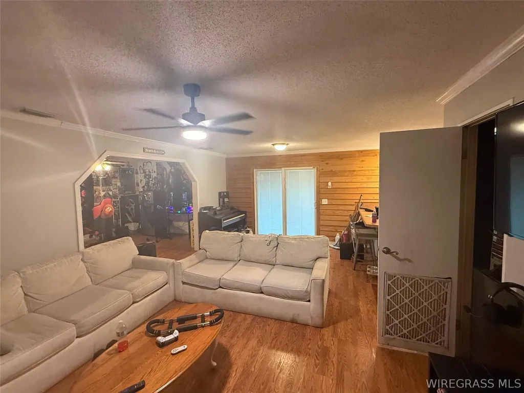 1203 W Pine Avenue Geneva AL 36340