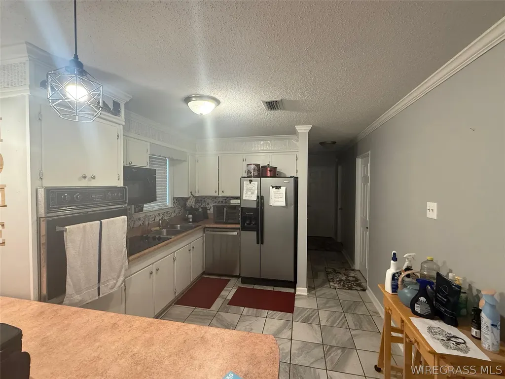 1203 W Pine Avenue Geneva AL 36340