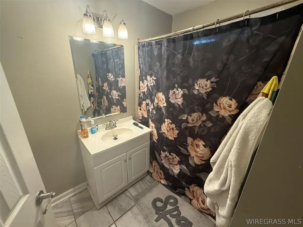 1203 W Pine Avenue Geneva AL 36340