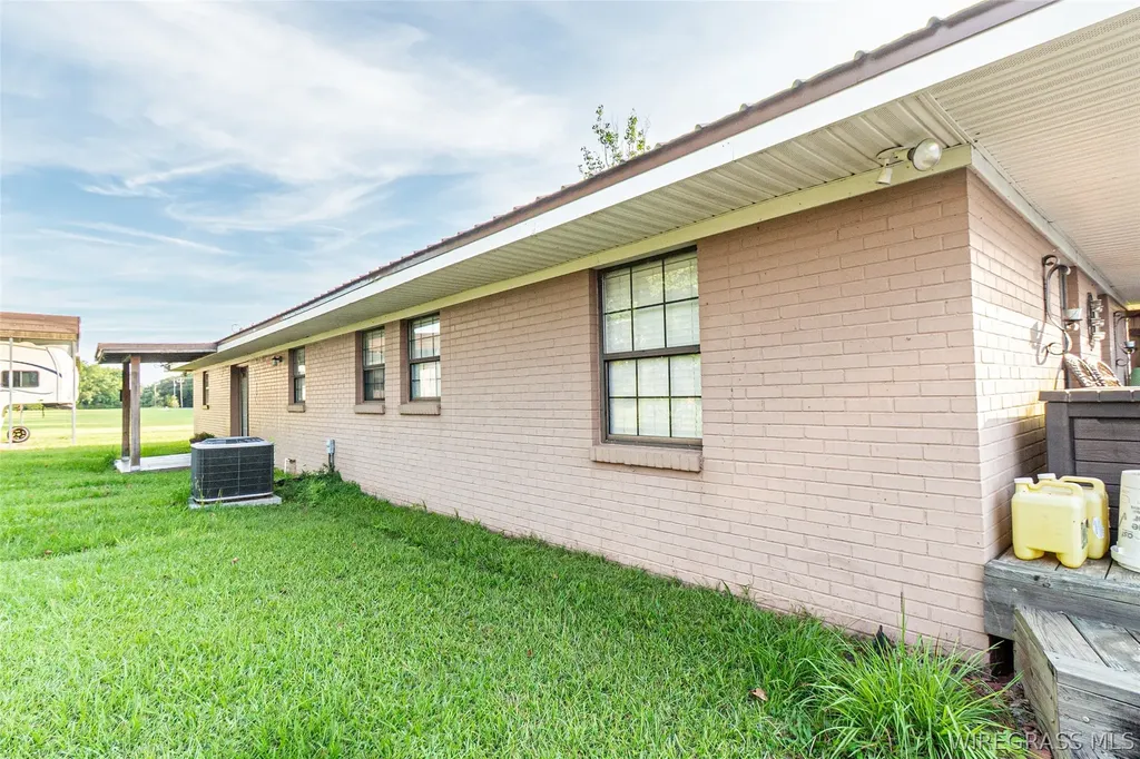 10145 Cottonwood Road Cottonwood AL 36320