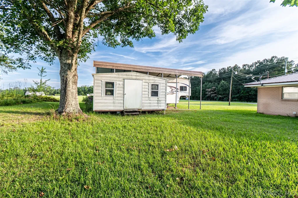 10145 Cottonwood Road Cottonwood AL 36320