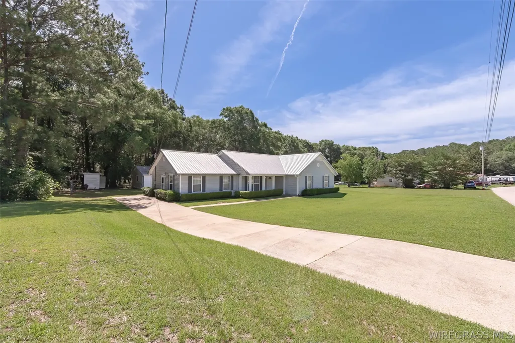 240 Foxbrier Drive Ozark AL 36360