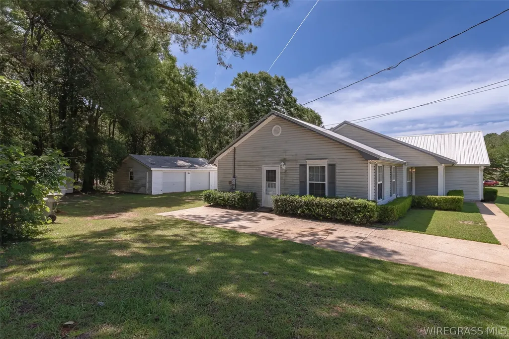 240 Foxbrier Drive Ozark AL 36360