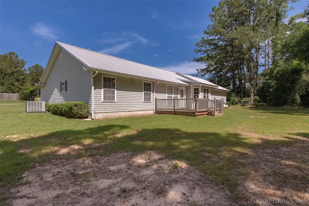 240 Foxbrier Drive Ozark AL 36360