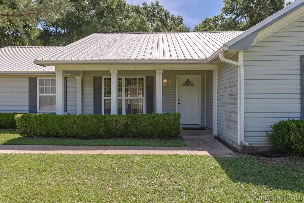 240 Foxbrier Drive Ozark AL 36360