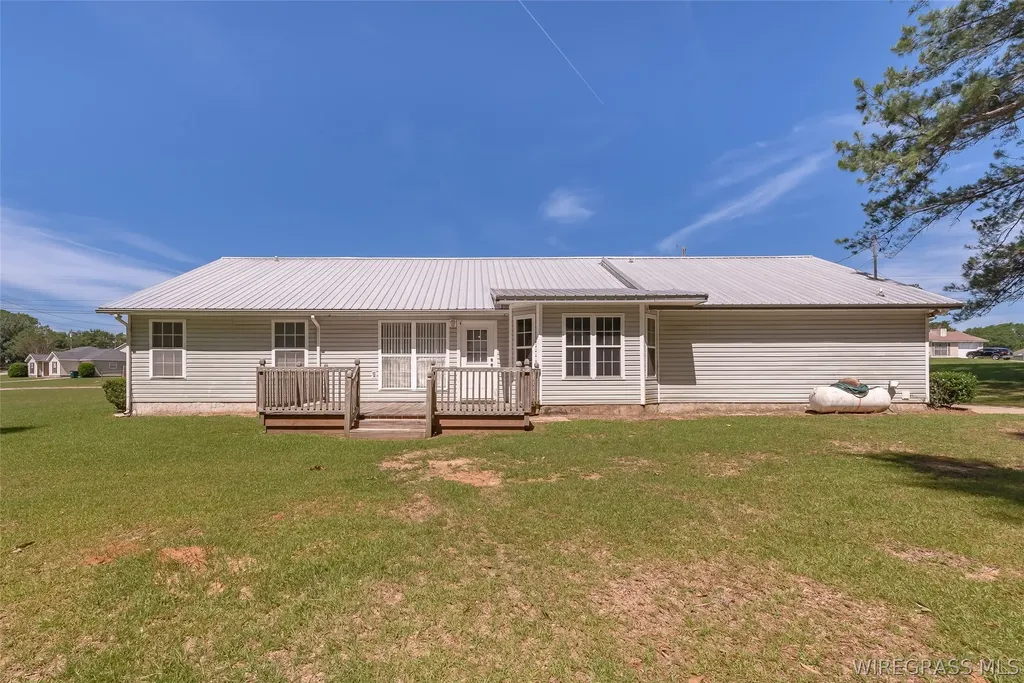 240 Foxbrier Drive Ozark AL 36360
