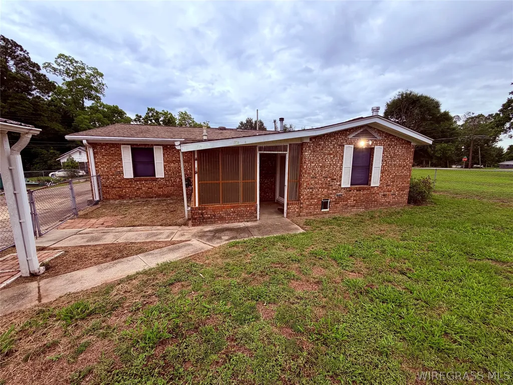 309 Pine Street Brundidge AL 36010