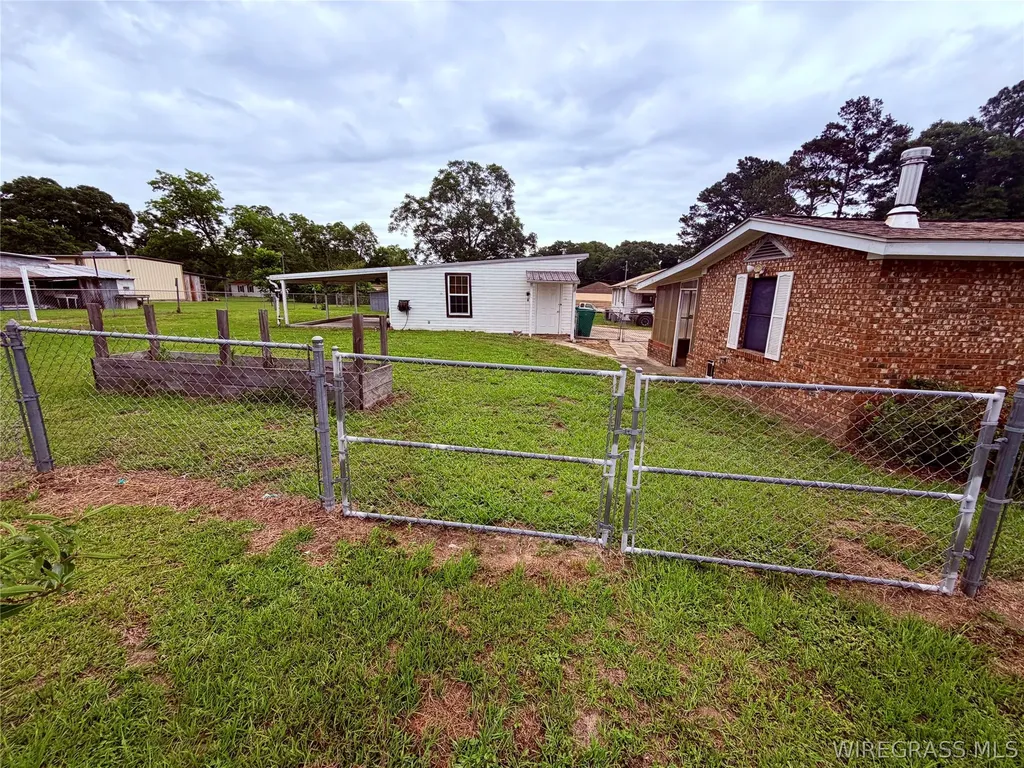 309 Pine Street Brundidge AL 36010