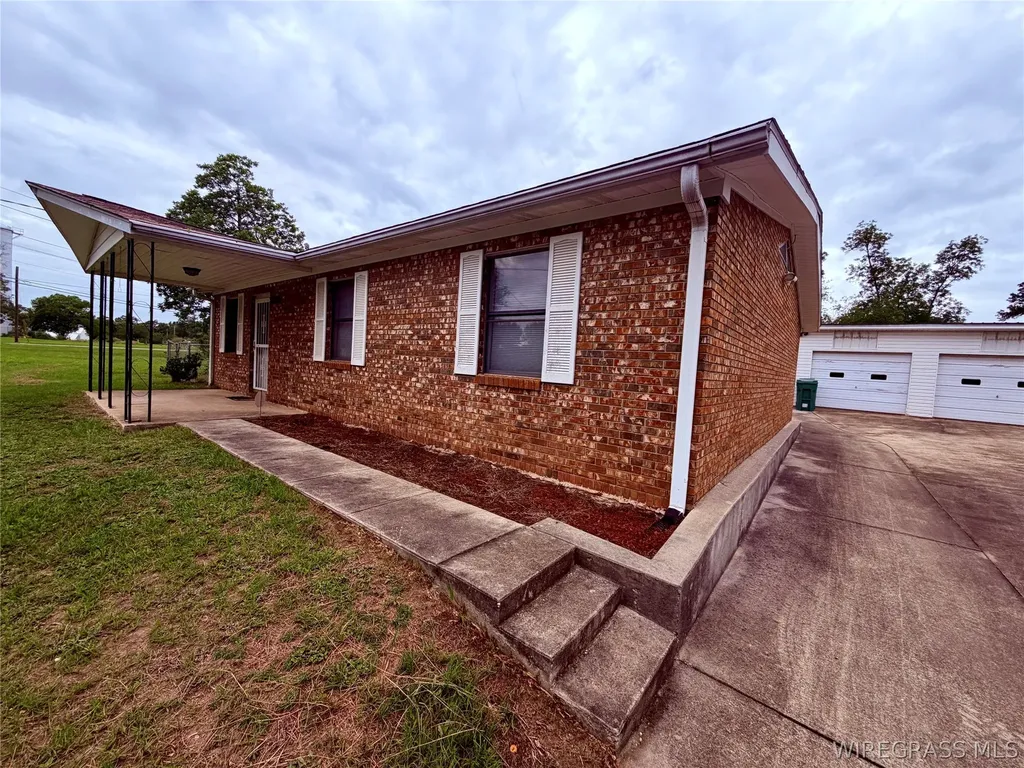 309 Pine Street Brundidge AL 36010
