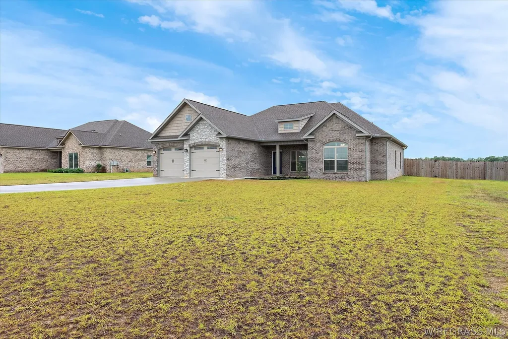 272 Sandbed Road Newton AL 36352