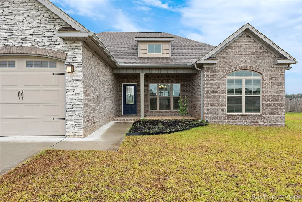 272 Sandbed Road Newton AL 36352