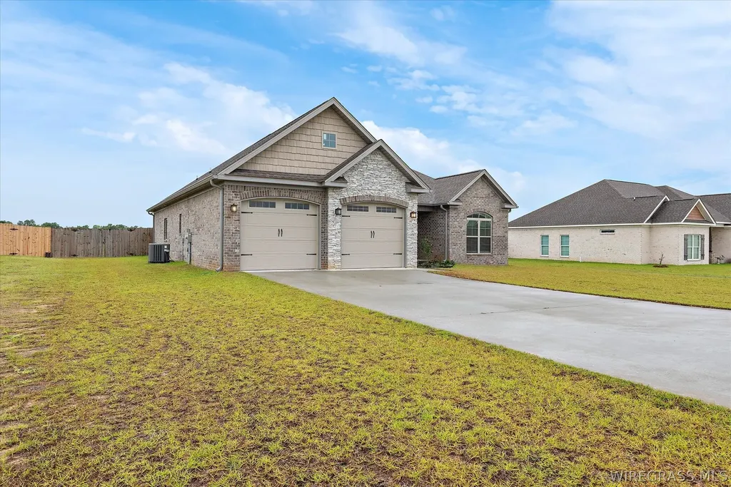 272 Sandbed Road Newton AL 36352