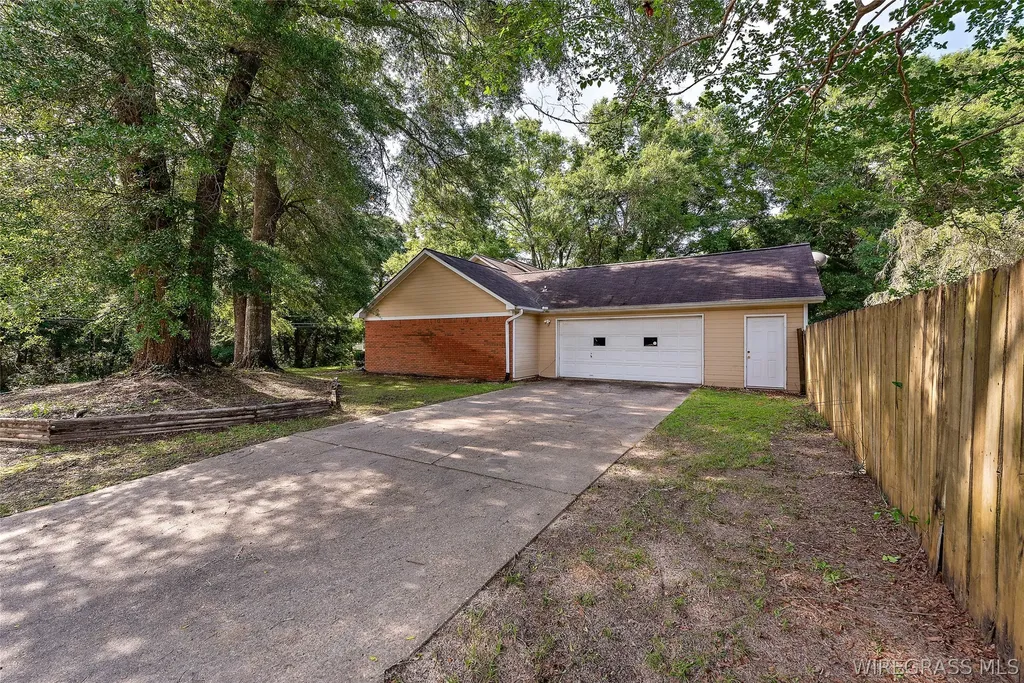 100 Shadow Lane Enterprise AL 36330