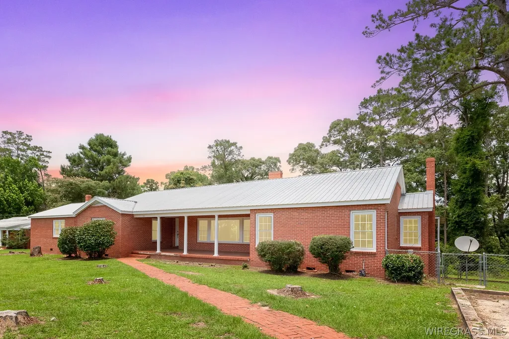 561 Davis Street E Elba AL 36323