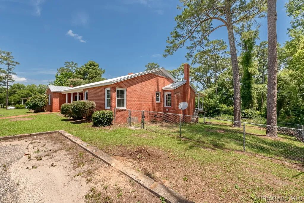 561 Davis Street E Elba AL 36323