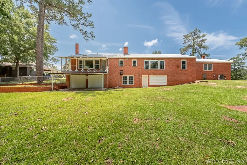 561 Davis Street E Elba AL 36323