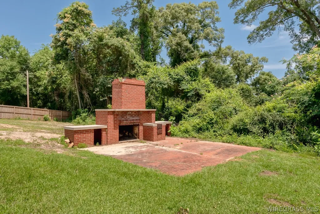 561 Davis Street E Elba AL 36323