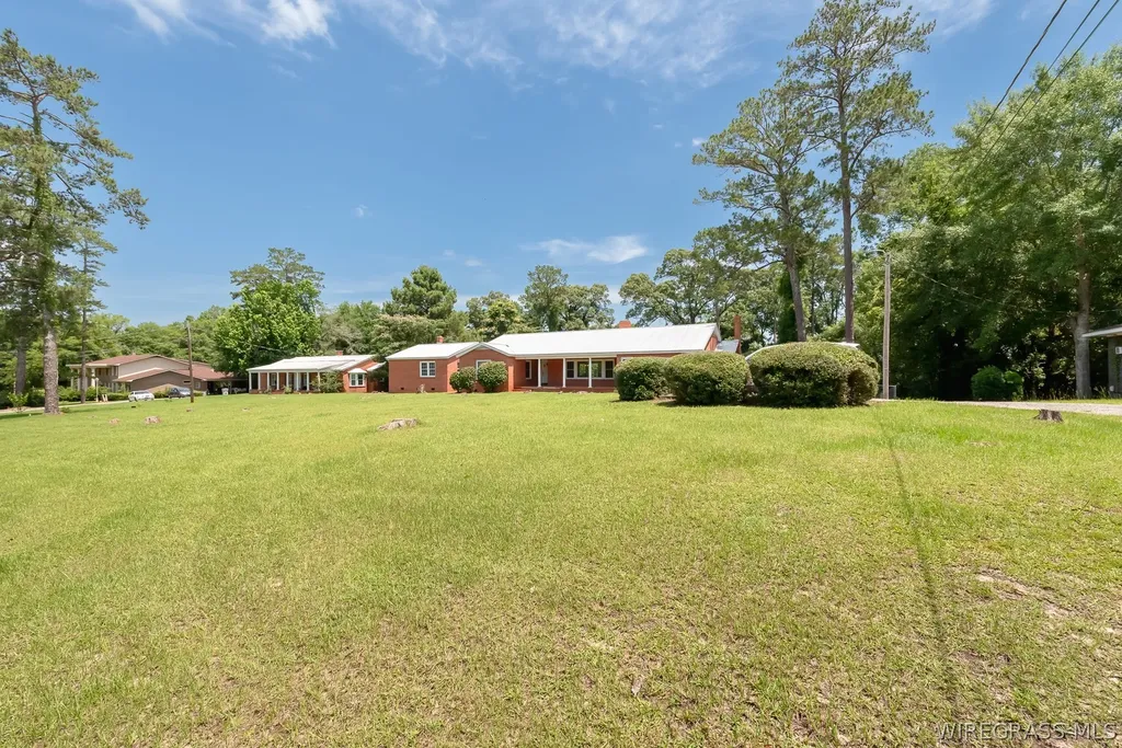 561 Davis Street E Elba AL 36323