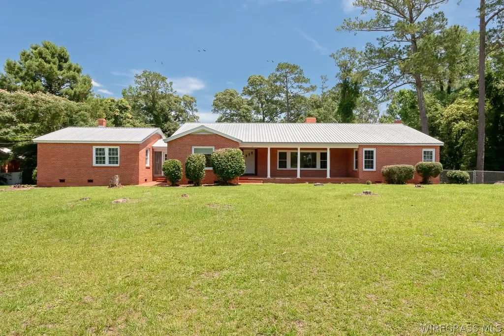 561 Davis Street E Elba AL 36323