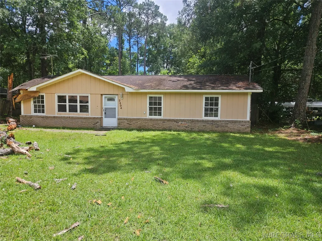 2504 Linda Lane E Dothan AL 36303
