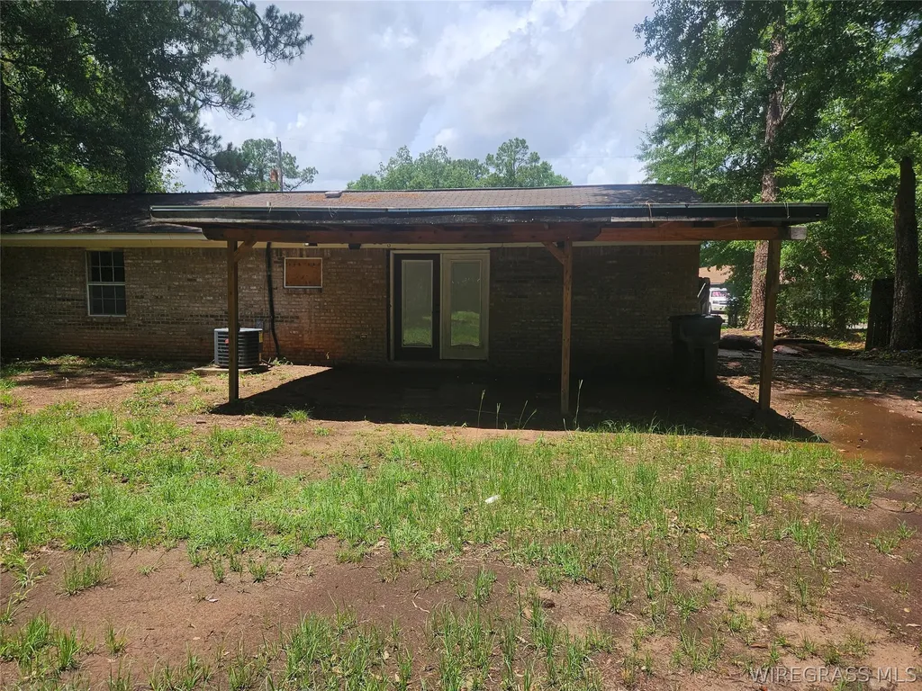 2504 Linda Lane E Dothan AL 36303