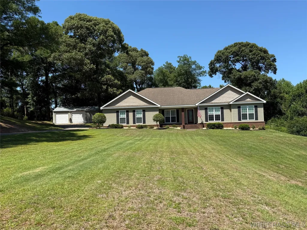 1215 E Mckinnon Street New Brockton AL 36351