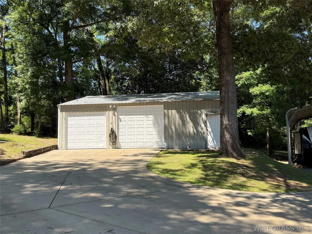1215 E Mckinnon Street New Brockton AL 36351