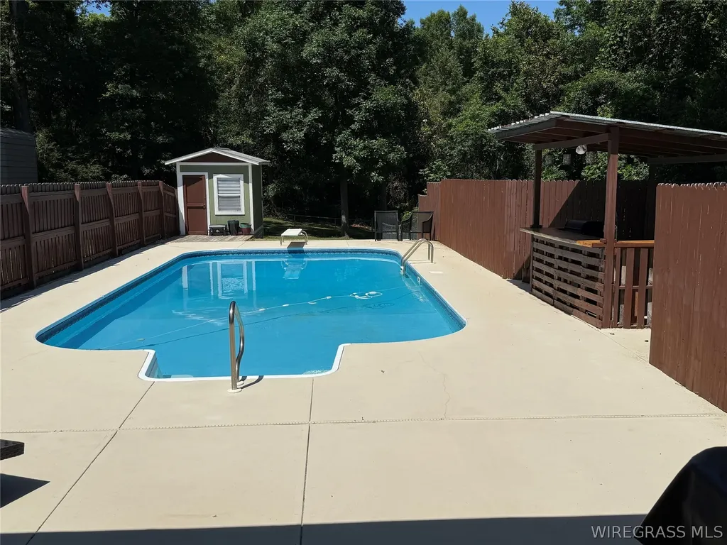 1215 E Mckinnon Street New Brockton AL 36351