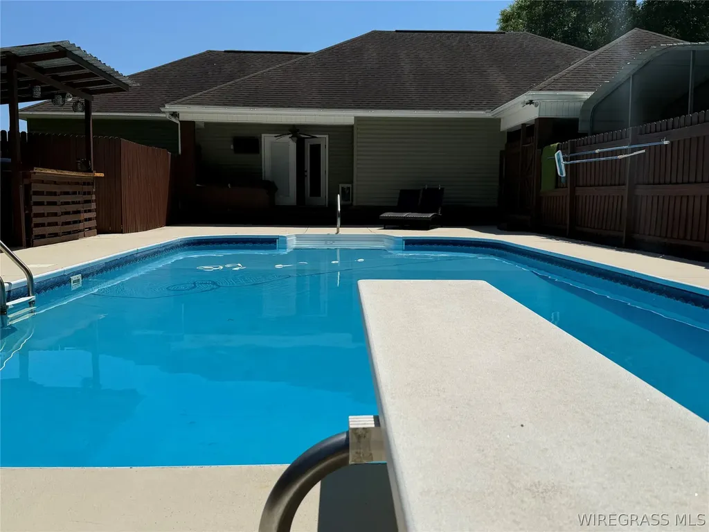 1215 E Mckinnon Street New Brockton AL 36351