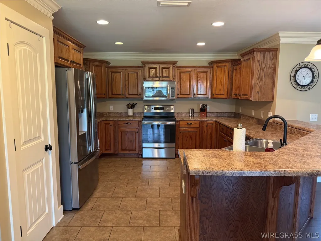 1215 E Mckinnon Street New Brockton AL 36351