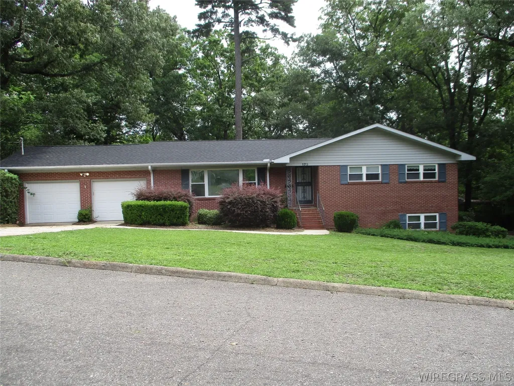 173 Pinecrest Drive Ozark AL 36360