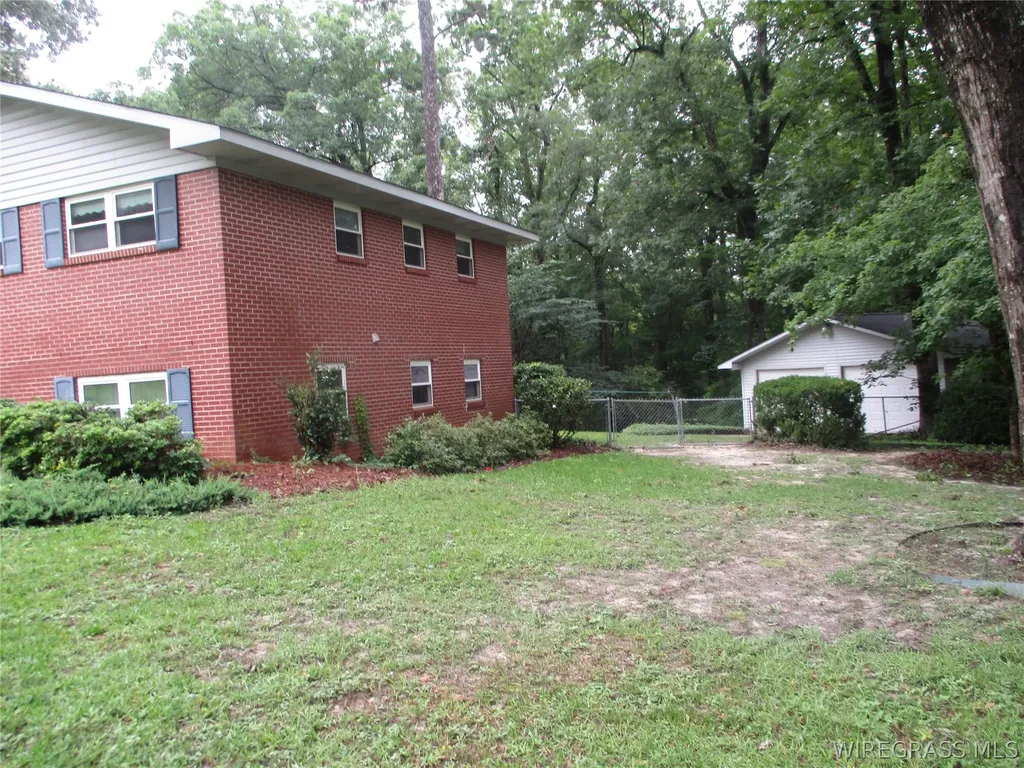 173 Pinecrest Drive Ozark AL 36360
