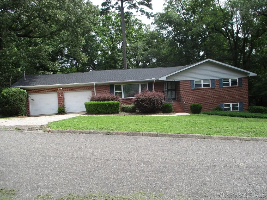 173 Pinecrest Drive Ozark AL 36360