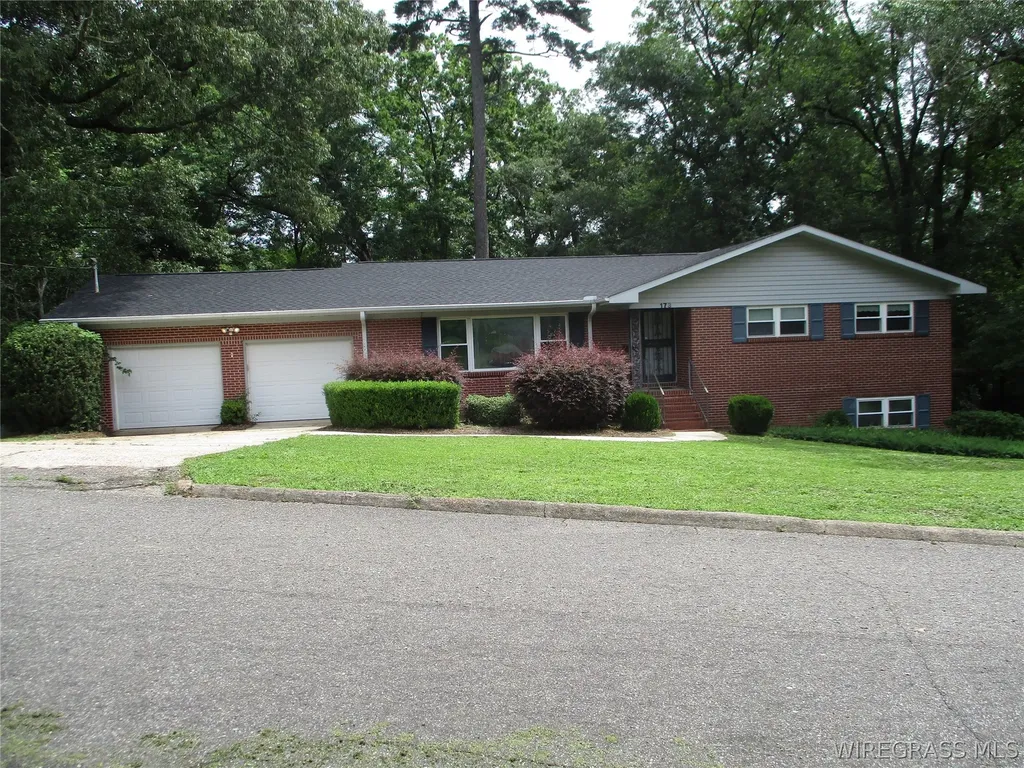 173 Pinecrest Drive Ozark AL 36360